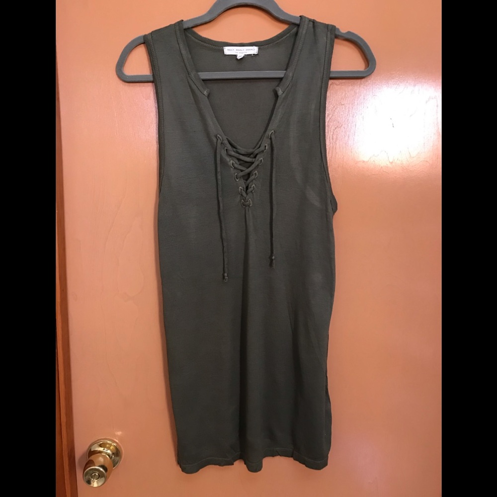 TRULY MADLY DEEPLY Lace up Tank Size XS